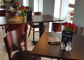 Leckeren Kuchen und frischen Kaffee im Hofcafé der Späth